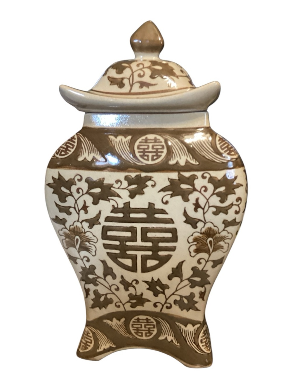 Chinese porcelain jar with lid